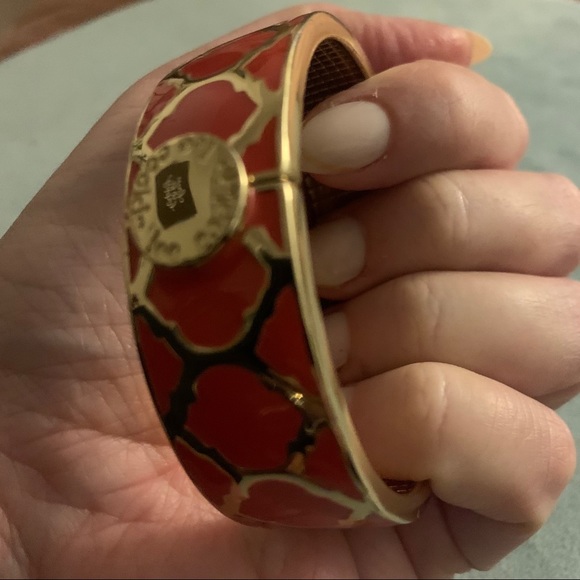 Cookie Lee- Clasp Bracelet - Picture 6 of 8